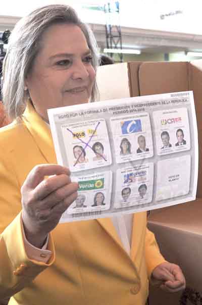 Clara López anuncia apoyo a Santos 2 1274 17C JU%20copy